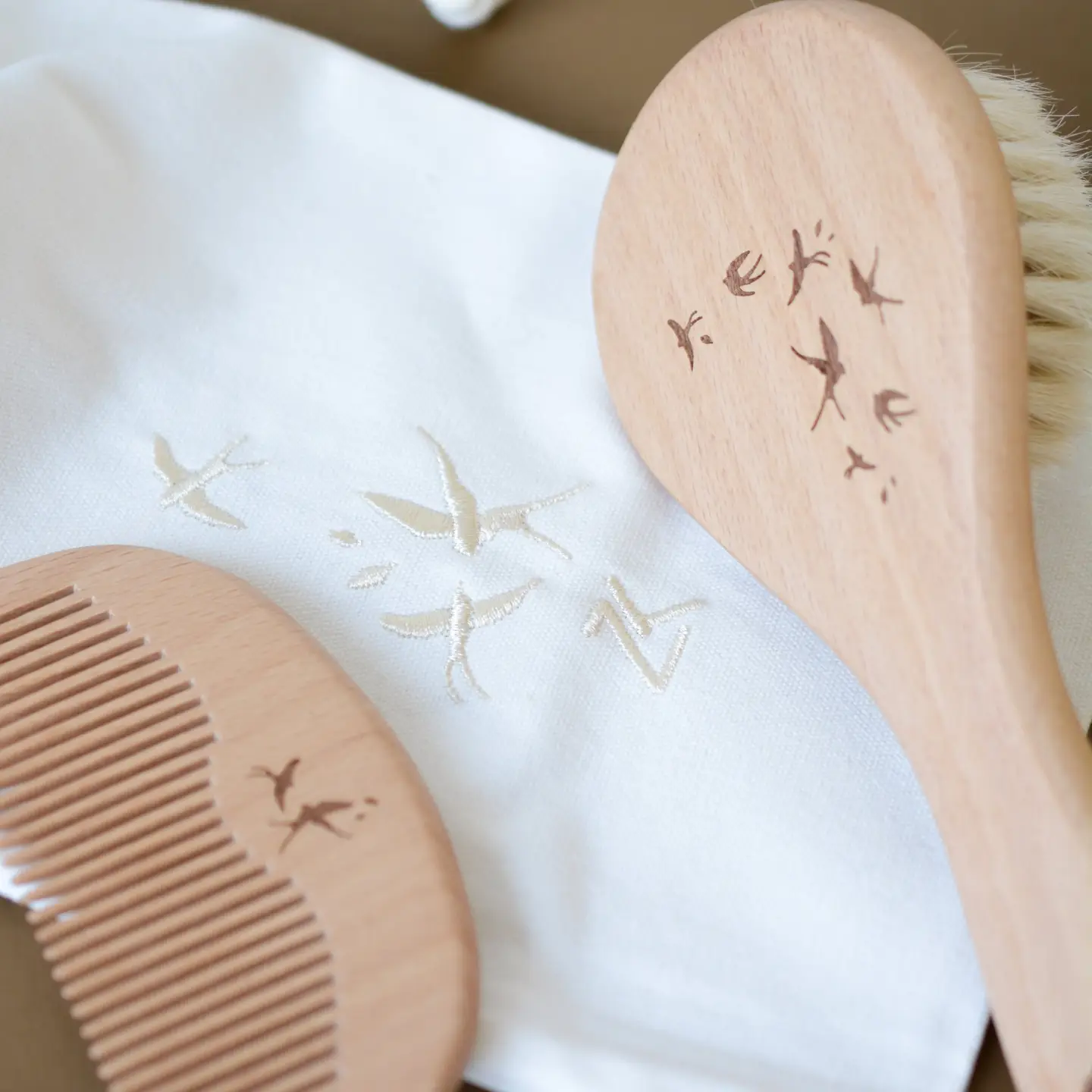 Set de brosse & peigne hirondelles – Image 3