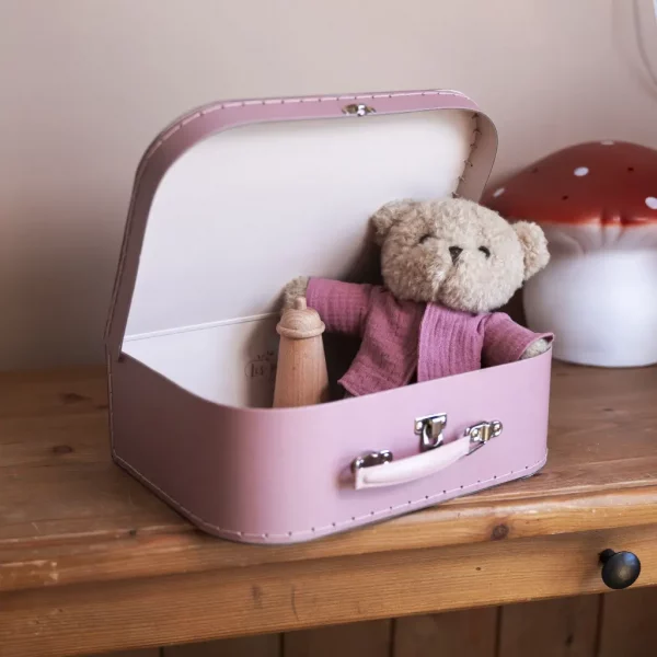 Morrissette et ses habits dans une valise – Image 3