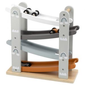 Rampe en bois avec voitures