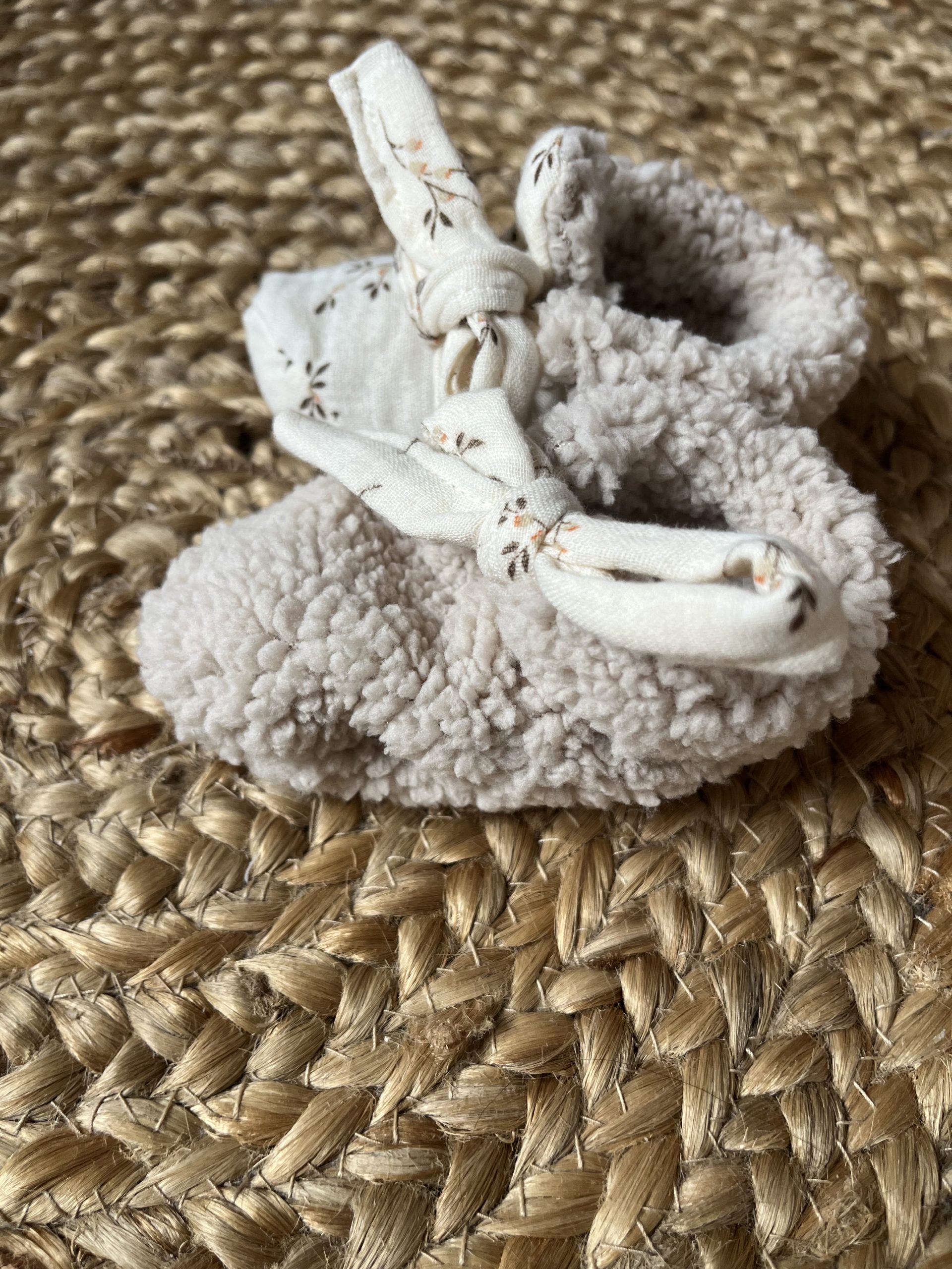 Chaussons reversibles Sherpa beige – Image 2