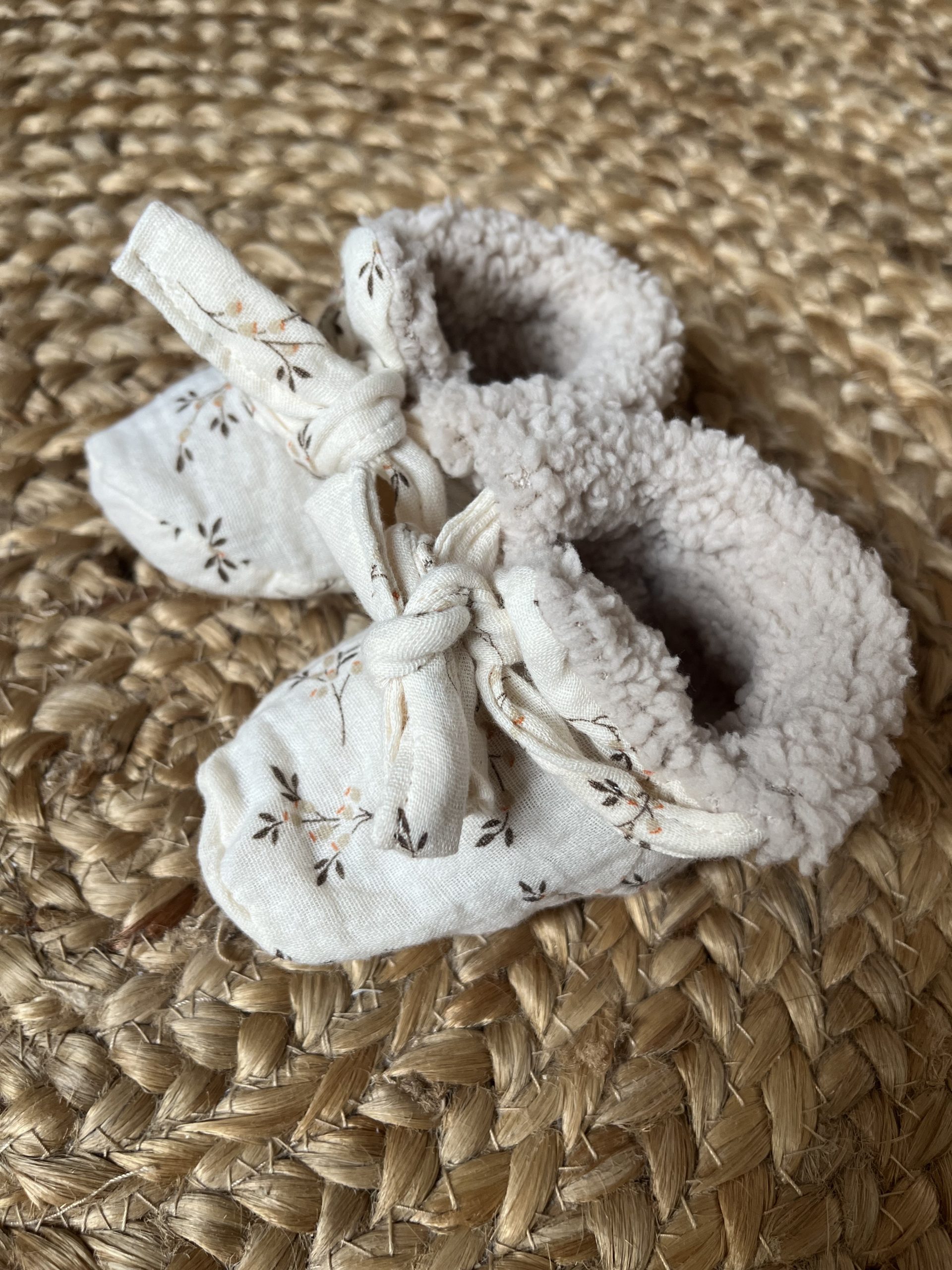 Chaussons reversibles Sherpa beige – Image 3