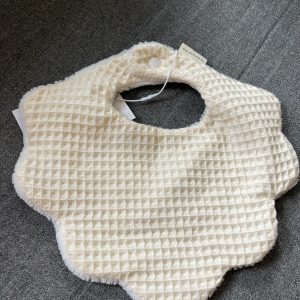 Bavoir pétales nid d'abeille