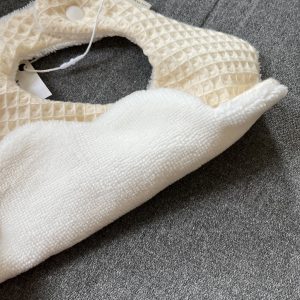 Bavoir pétales nid d'abeille