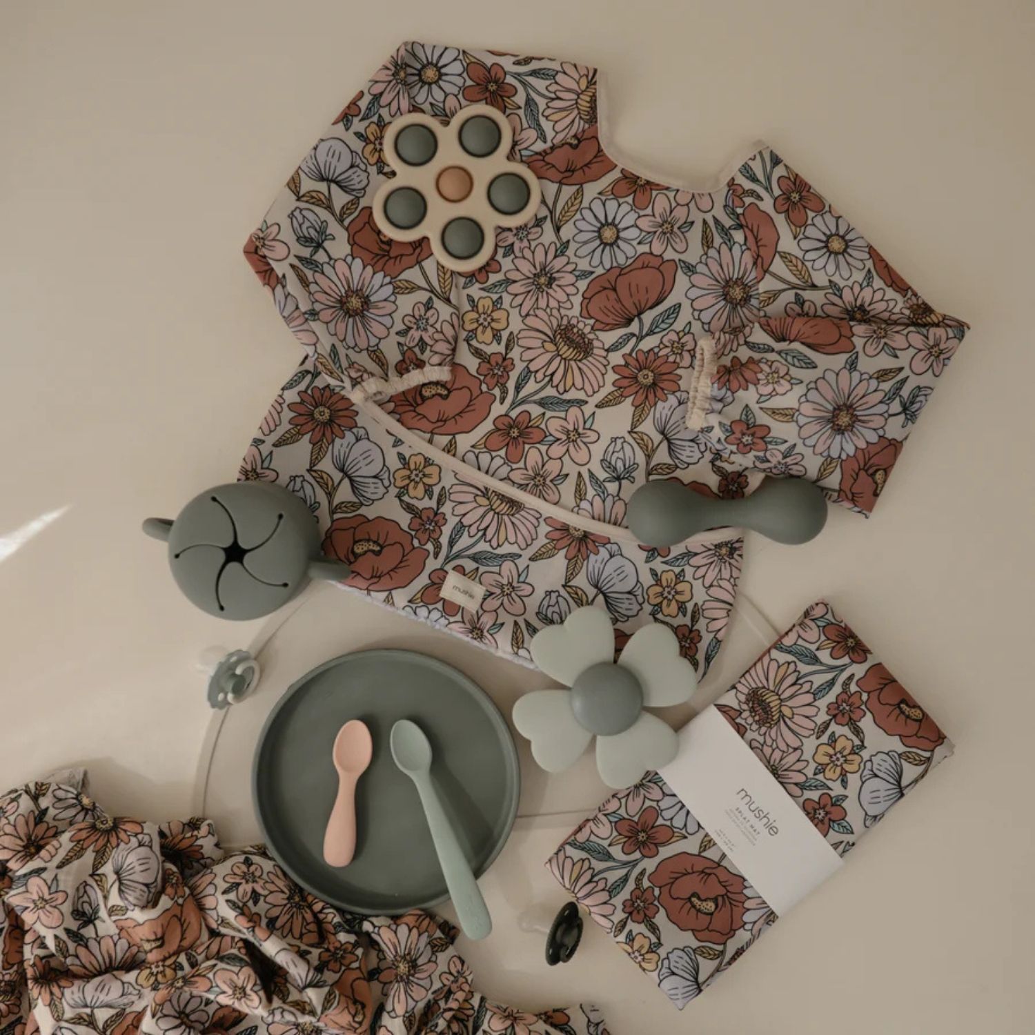 Bavoir à manches longues Retro Flowers (6-24 mois) – Image 2